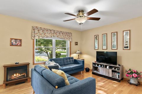 Tiny photo for 26205 N Acorn Lane, Mundelein, IL 60060 (MLS # 12461955)