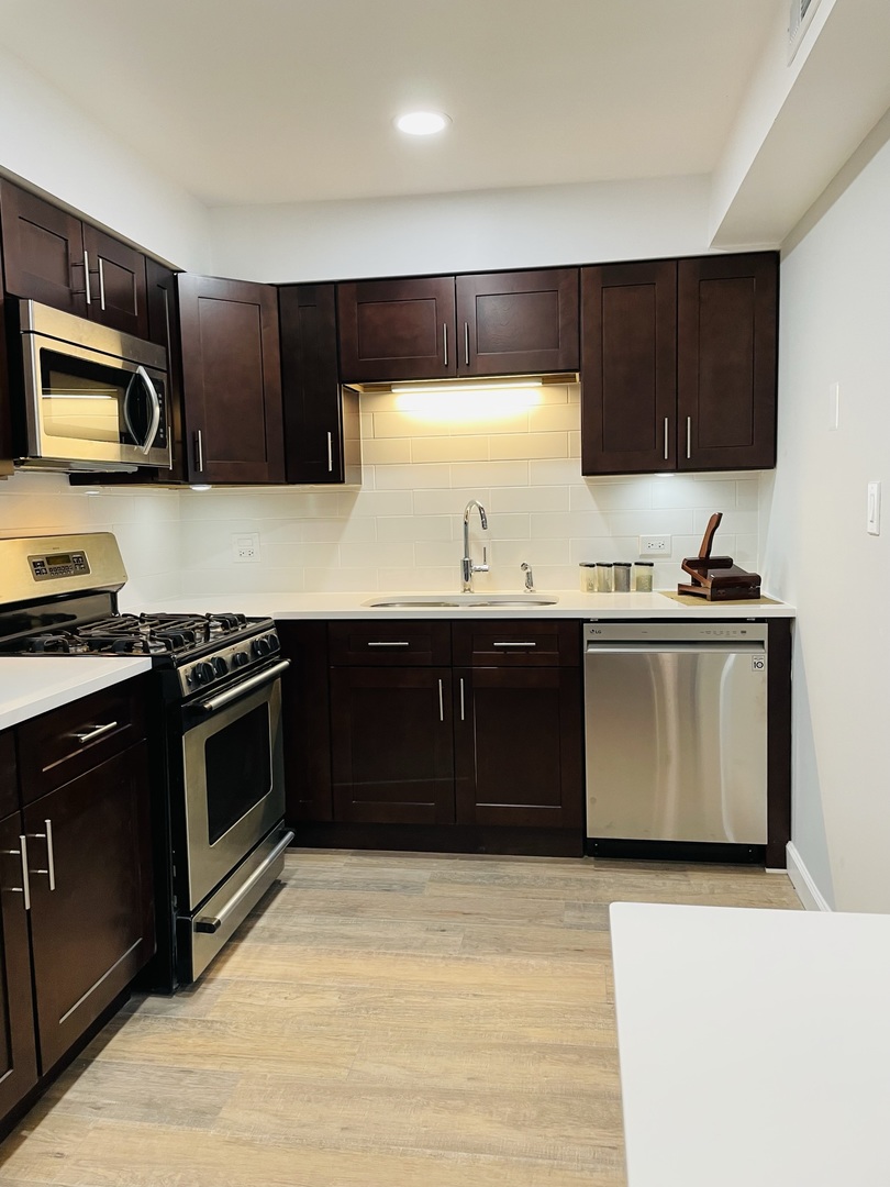 126 S La Londe Avenue 2B