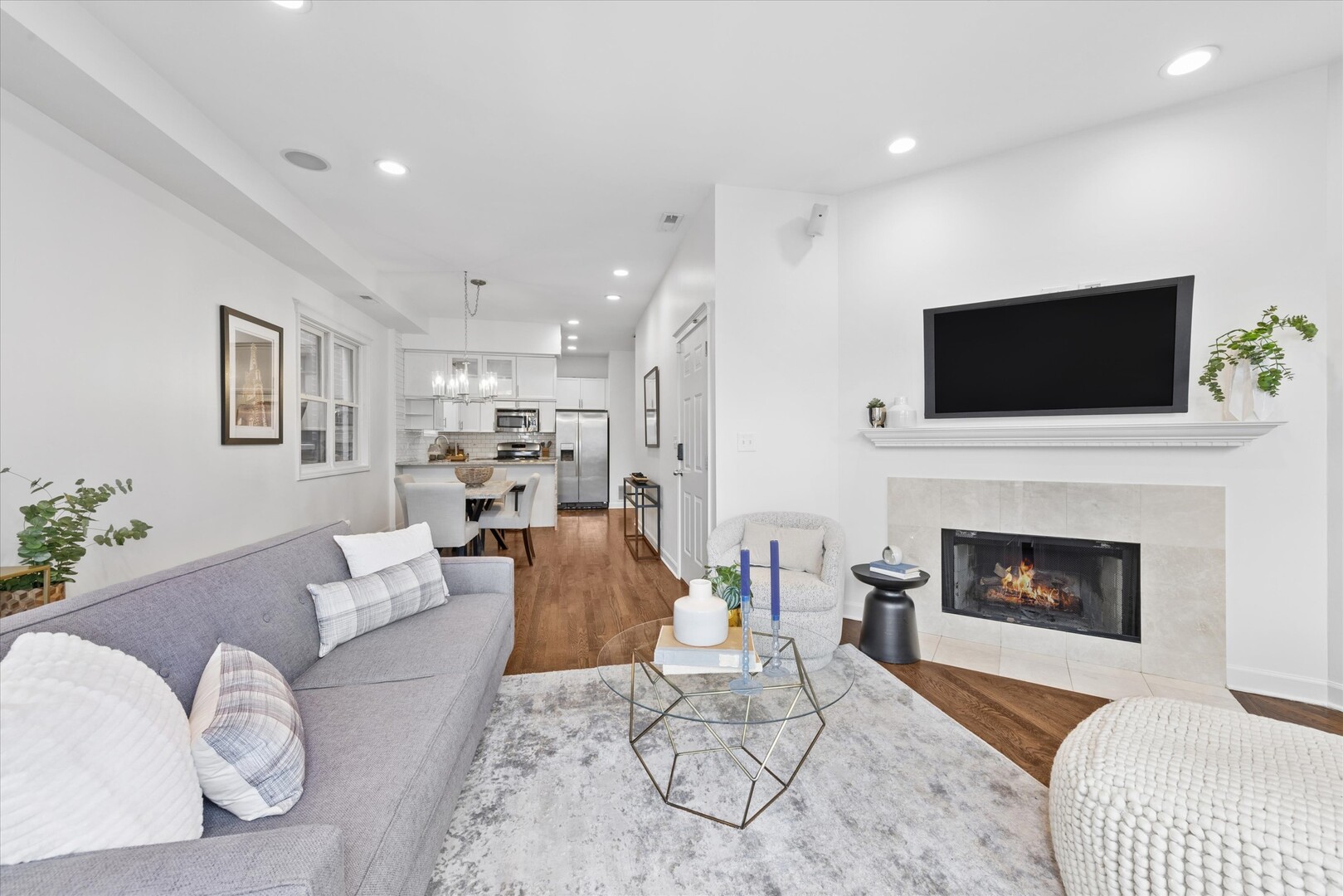 1520 N Hudson Avenue 3