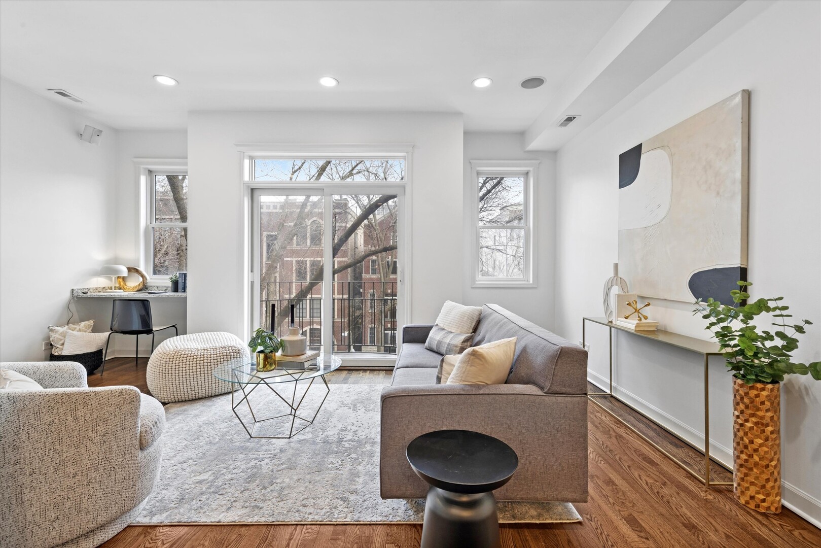 1520 N Hudson Avenue 3