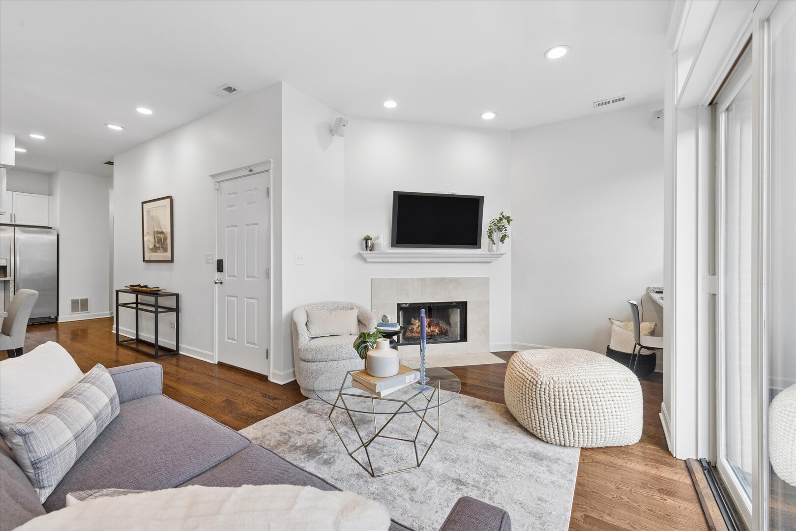 1520 N Hudson Avenue 3