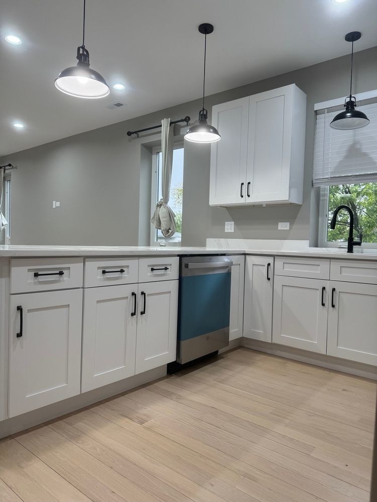 7428 N Rogers Avenue 2E