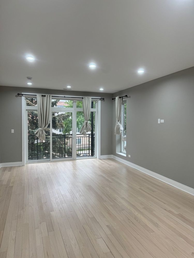 7428 N Rogers Avenue 2E