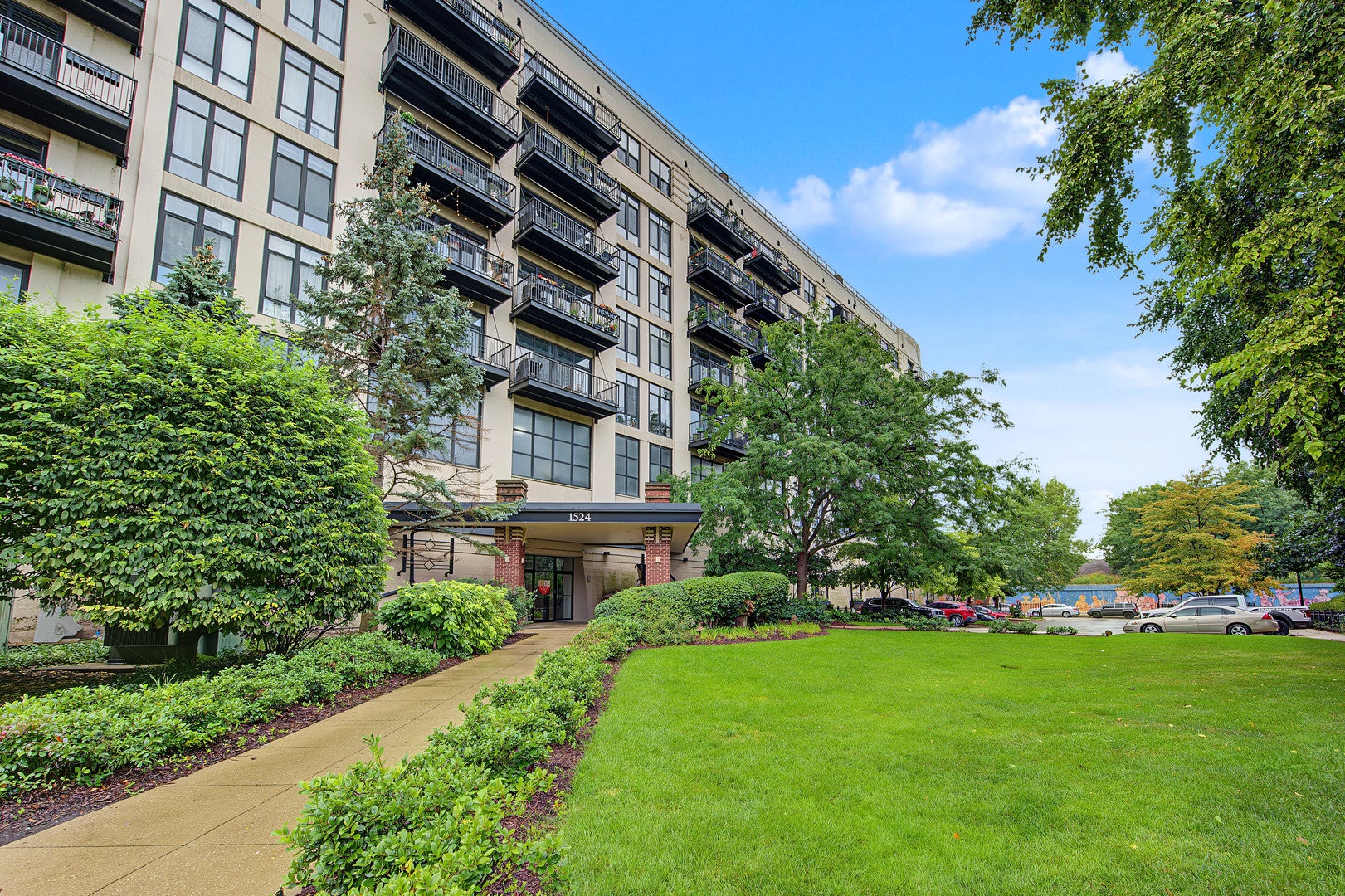 1524 S Sangamon Street 704S