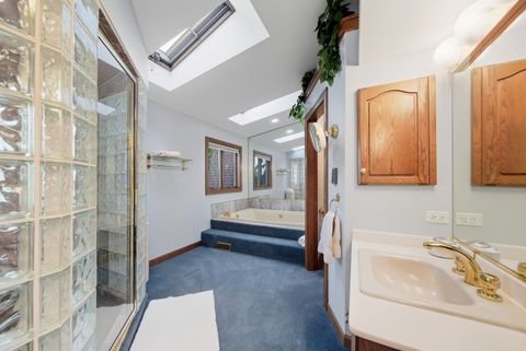 Tiny photo for 607 Berkshire Court, Downers Grove, IL 60516 (MLS # 12464168)