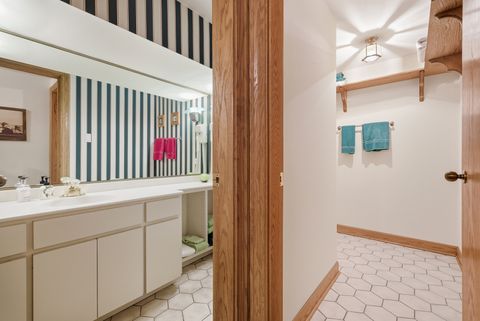 Tiny photo for 607 Berkshire Court, Downers Grove, IL 60516 (MLS # 12464168)