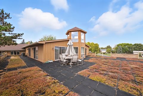 Tiny photo for 607 Berkshire Court, Downers Grove, IL 60516 (MLS # 12464168)