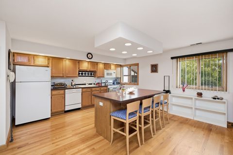 Tiny photo for 607 Berkshire Court, Downers Grove, IL 60516 (MLS # 12464168)