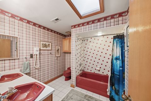 Tiny photo for 607 Berkshire Court, Downers Grove, IL 60516 (MLS # 12464168)