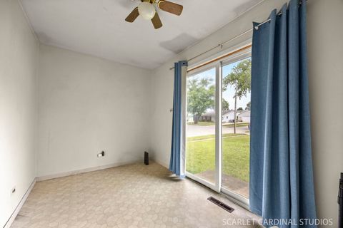 Tiny photo for 156 E Lincoln Avenue, Glendale Heights, IL 60139 (MLS # 12674028)
