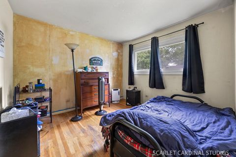 Tiny photo for 156 E Lincoln Avenue, Glendale Heights, IL 60139 (MLS # 12674028)