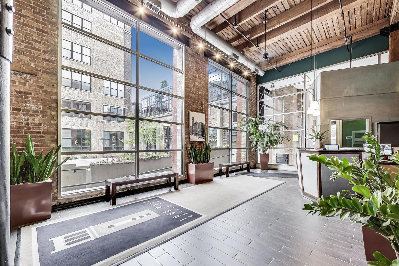 1000 W washington Boulevard 418