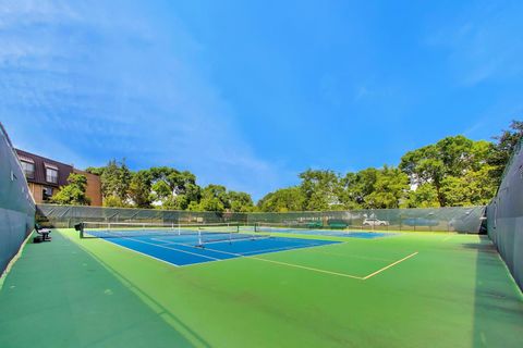 Tiny photo for 26 The Court Of Island Point, Northbrook, IL 60062 (MLS # 12627857)