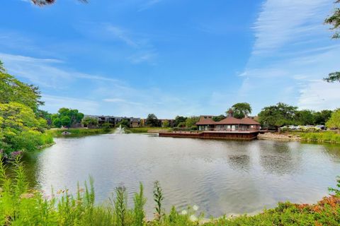 Tiny photo for 26 The Court Of Island Point, Northbrook, IL 60062 (MLS # 12627857)