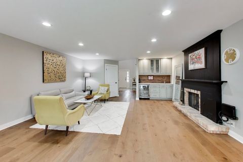 Tiny photo for 26 The Court Of Island Point, Northbrook, IL 60062 (MLS # 12627857)