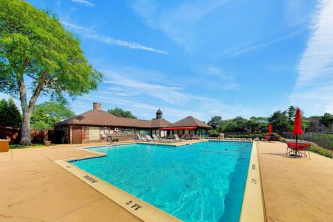 Tiny photo for 26 The Court Of Island Point, Northbrook, IL 60062 (MLS # 12627857)