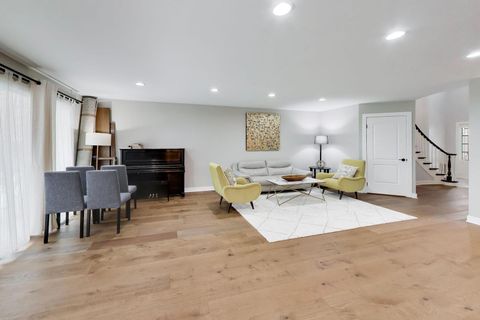 Tiny photo for 26 The Court Of Island Point, Northbrook, IL 60062 (MLS # 12627857)
