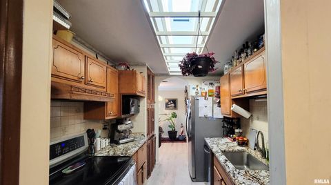 Tiny photo for 202 Westernaire Drive, Marion, IL 62959 (MLS # EB460584)