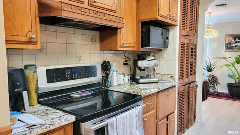 Tiny photo for 202 Westernaire Drive, Marion, IL 62959 (MLS # EB460584)