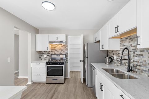 Tiny photo for 210 Dublin Lane #V2, Schaumburg, IL 60194 (MLS # 12591612)