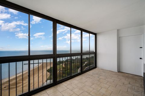 Tiny photo for 5733 N Sheridan Road #28B, Chicago, IL 60660 (MLS # 12505863)