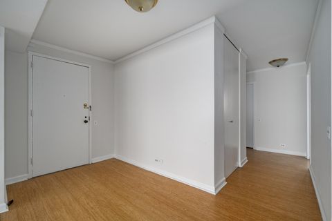 Tiny photo for 5733 N Sheridan Road #28B, Chicago, IL 60660 (MLS # 12505863)