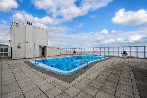 Tiny photo for 5733 N Sheridan Road #28B, Chicago, IL 60660 (MLS # 12505863)