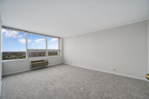 Tiny photo for 5733 N Sheridan Road #28B, Chicago, IL 60660 (MLS # 12505863)