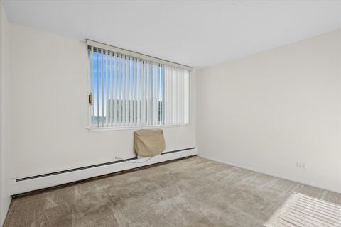 Tiny photo for 40 N Tower Road #8F, Oak Brook, IL 60523 (MLS # 12612651)