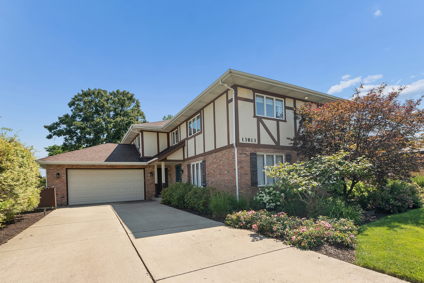13813 W Dublin Drive