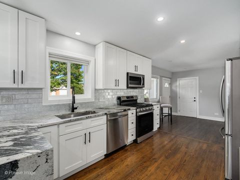 Tiny photo for 7225 N East Prairie Road, Lincolnwood, IL 60712 (MLS # 12495591)