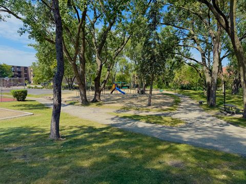 Tiny photo for 8974 N Western Avenue #409, Des Plaines, IL 60016 (MLS # 12498898)