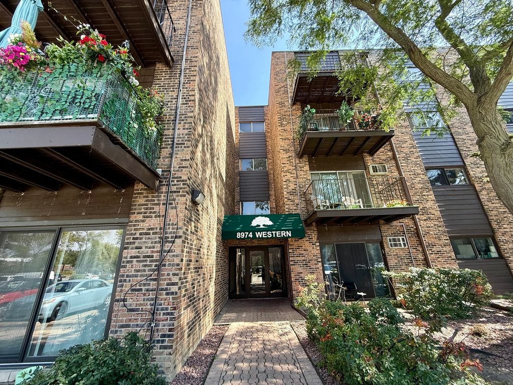 Photo for 8974 N Western Avenue #409, Des Plaines, IL 60016 (MLS # 12498898)