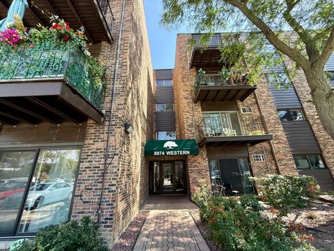 Photo of 8974 N Western Avenue #409, Des Plaines, IL 60016 (MLS # 12498898) Photo of 8974 N Western Avenue #409, Des Plaines, IL 60016 (MLS # 12498898)