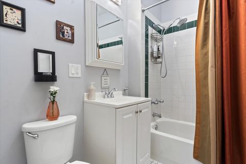 Tiny photo for 1351 W Sunnyside Avenue #2, Chicago, IL 60640 (MLS # 12604371)