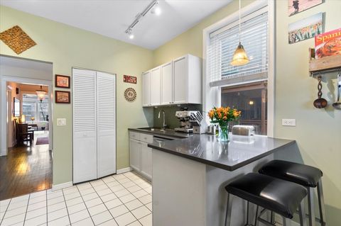 Tiny photo for 1351 W Sunnyside Avenue #2, Chicago, IL 60640 (MLS # 12604371)
