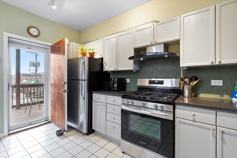 Tiny photo for 1351 W Sunnyside Avenue #2, Chicago, IL 60640 (MLS # 12604371)