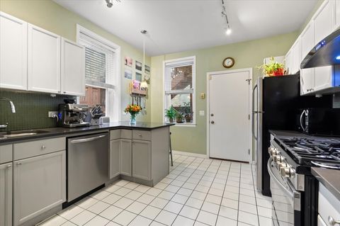 Tiny photo for 1351 W Sunnyside Avenue #2, Chicago, IL 60640 (MLS # 12604371)