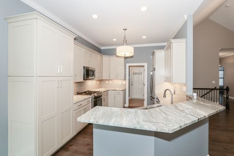 Tiny photo for 6 Sugar Maple Court, Lake In The Hills, IL 60156 (MLS # 12537617)