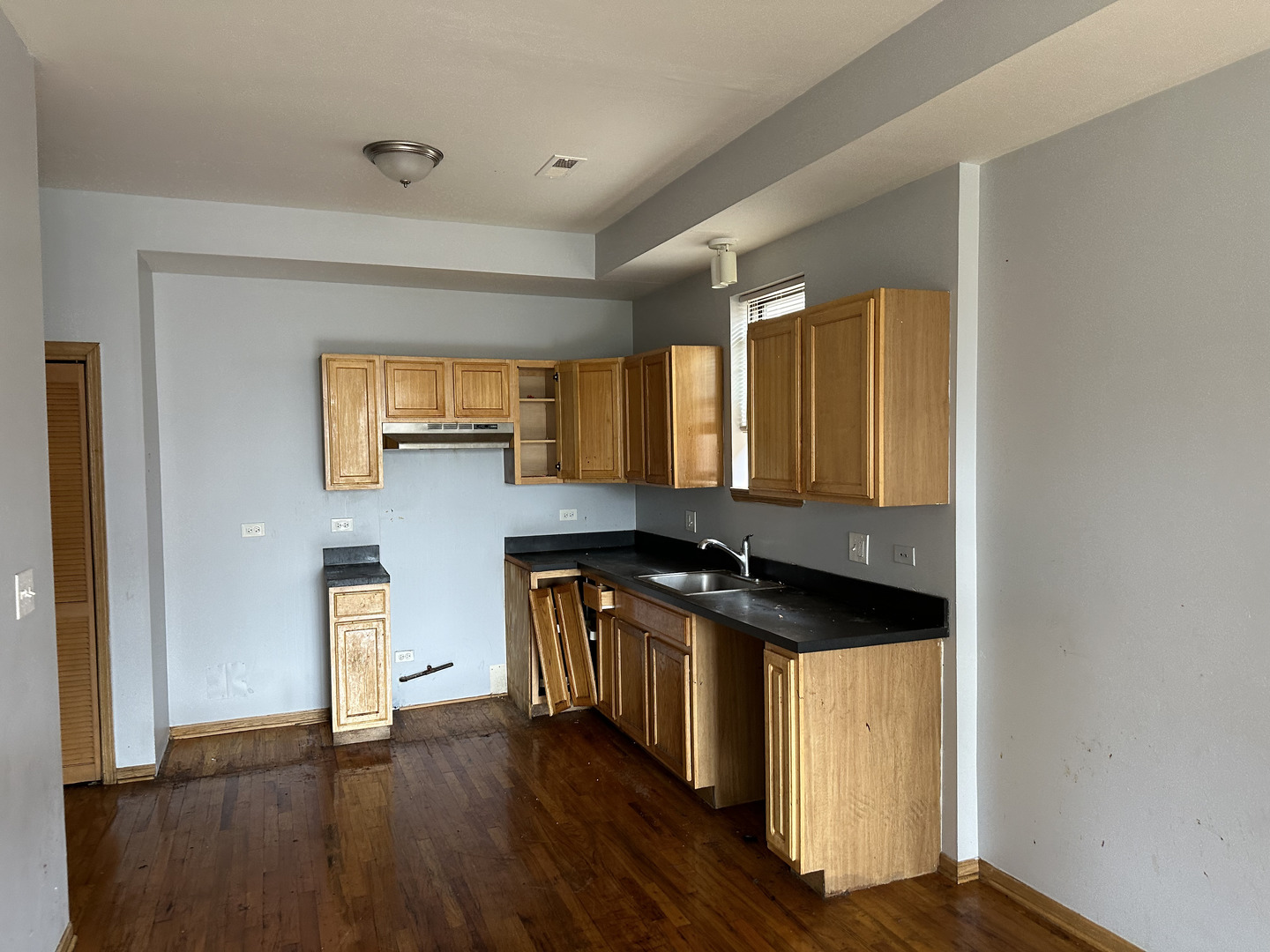 4036 W Gladys Avenue