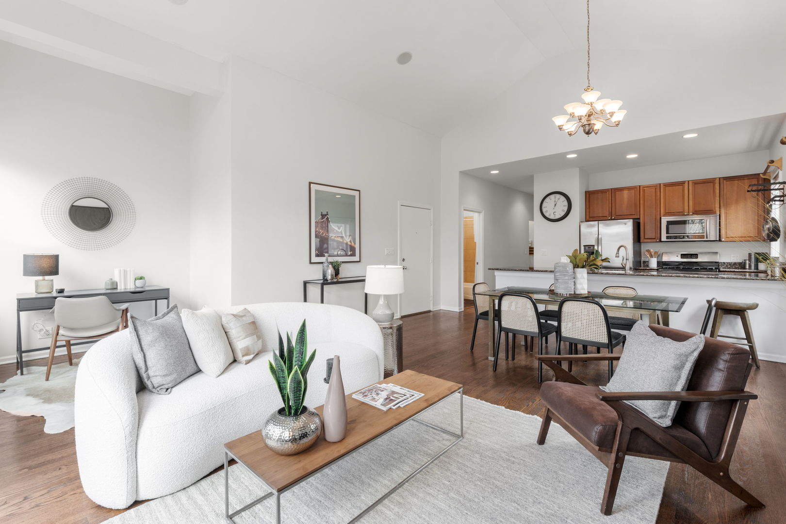 1511 N Hudson Avenue 4