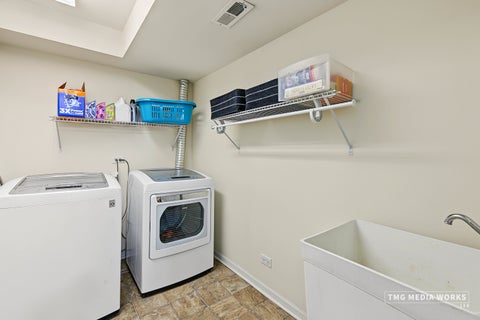 Tiny photo for 815 Lewisburg Lane, Aurora, IL 60504 (MLS # 12764144)
