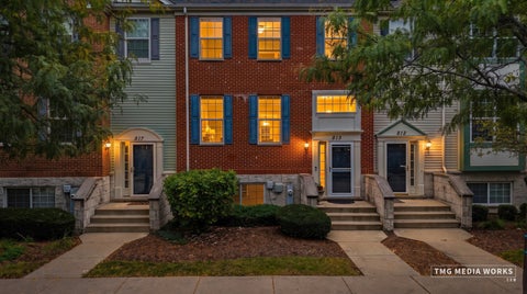 Tiny photo for 815 Lewisburg Lane, Aurora, IL 60504 (MLS # 12764144)