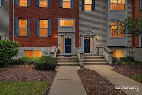 Tiny photo for 815 Lewisburg Lane, Aurora, IL 60504 (MLS # 12764144)