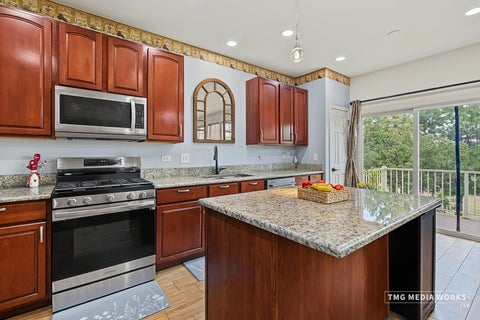 Tiny photo for 815 Lewisburg Lane, Aurora, IL 60504 (MLS # 12764144)