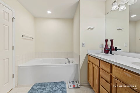 Tiny photo for 815 Lewisburg Lane, Aurora, IL 60504 (MLS # 12764144)