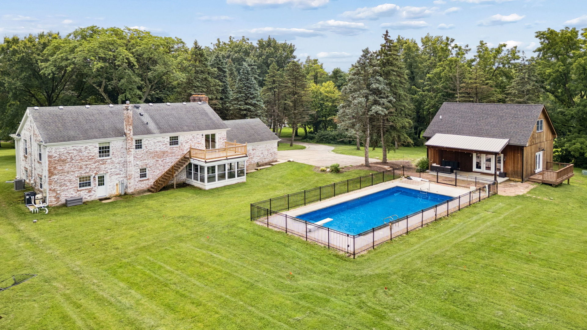 1N480 Indian Knoll Road