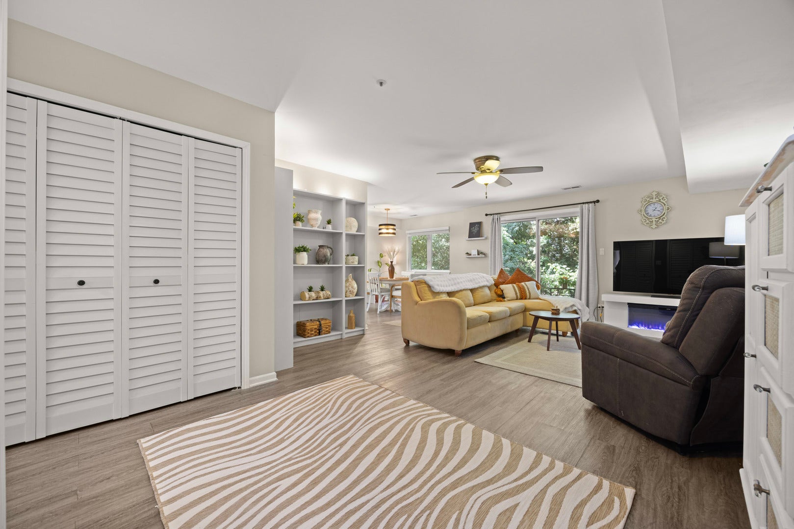 328 Frontage Road 1B