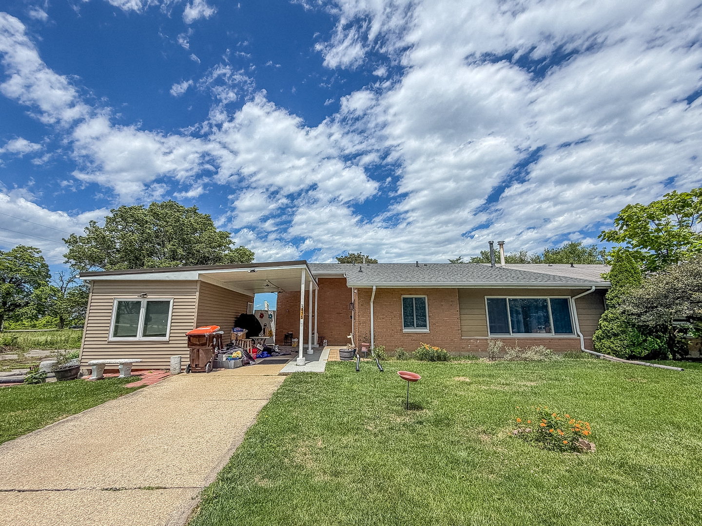 415 W Frost Avenue