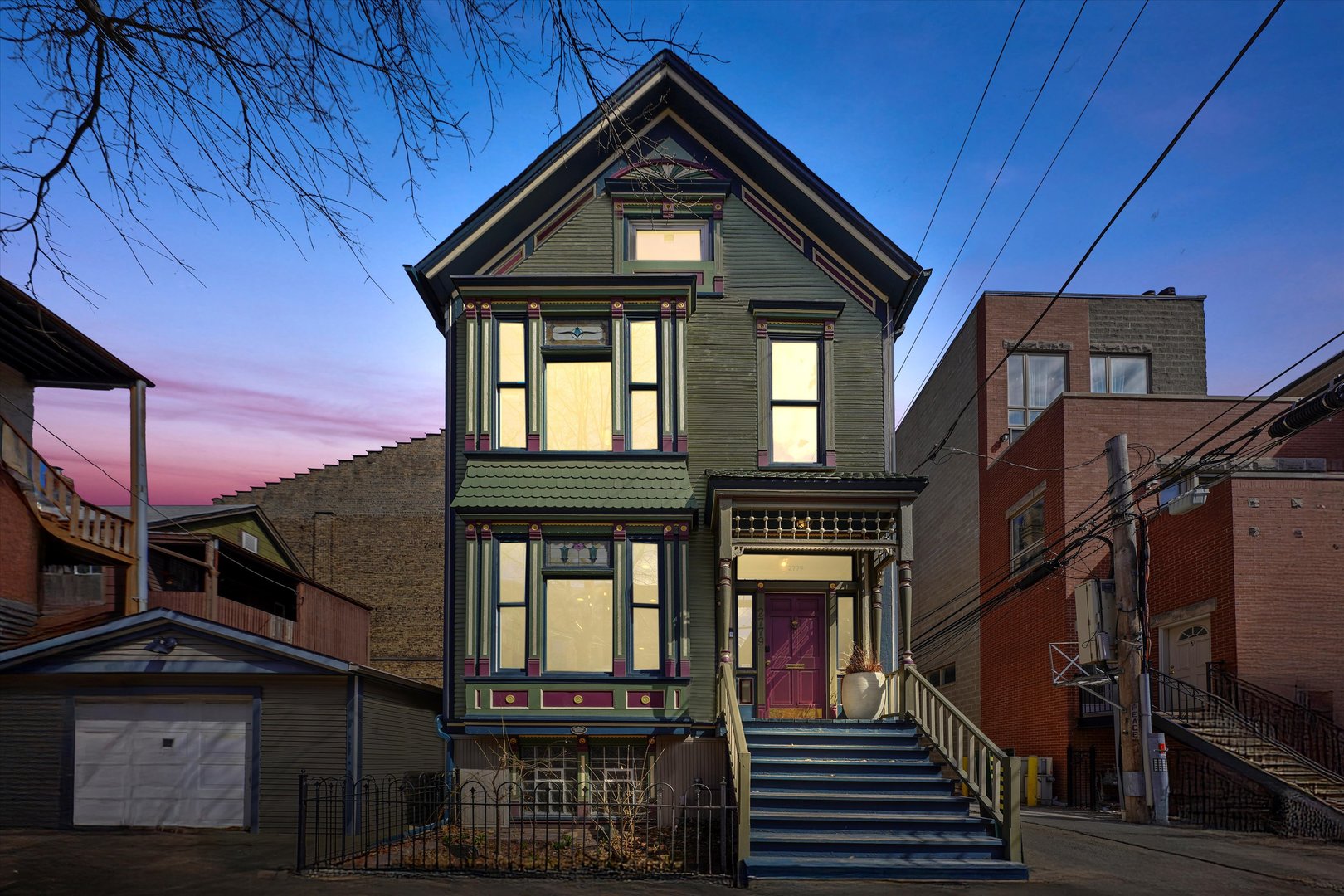 2779 N Kenmore Avenue